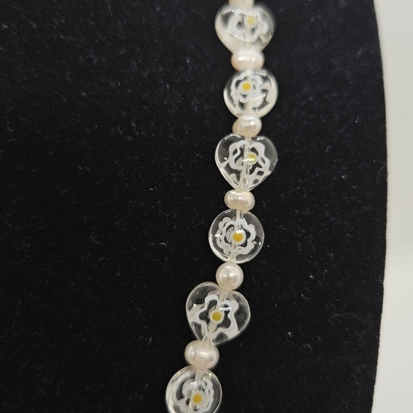 Madewell 90s style clear flower bead and pearl necklace - Picture 2 of 4